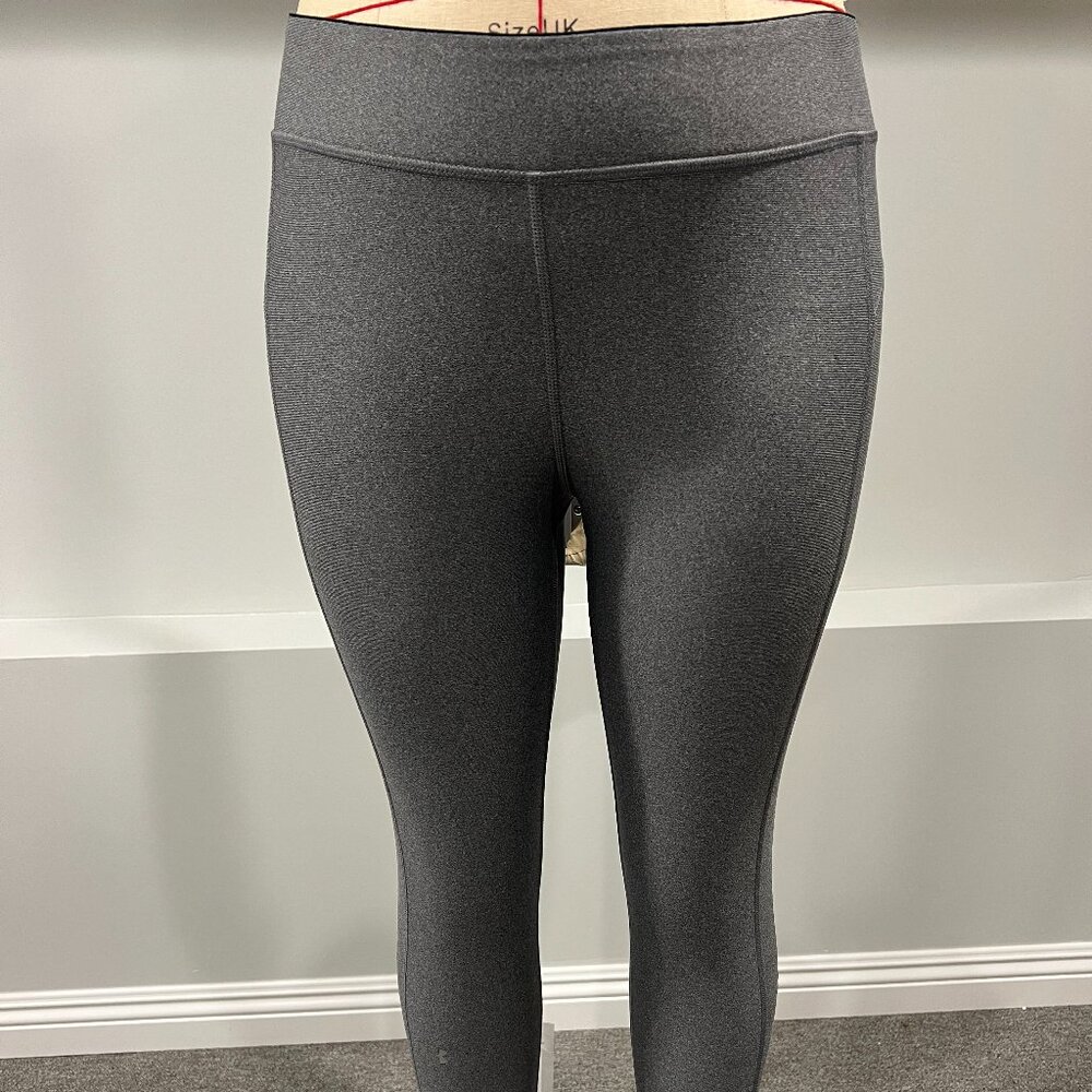 Under Armour cropped compression legging. Size Medium.